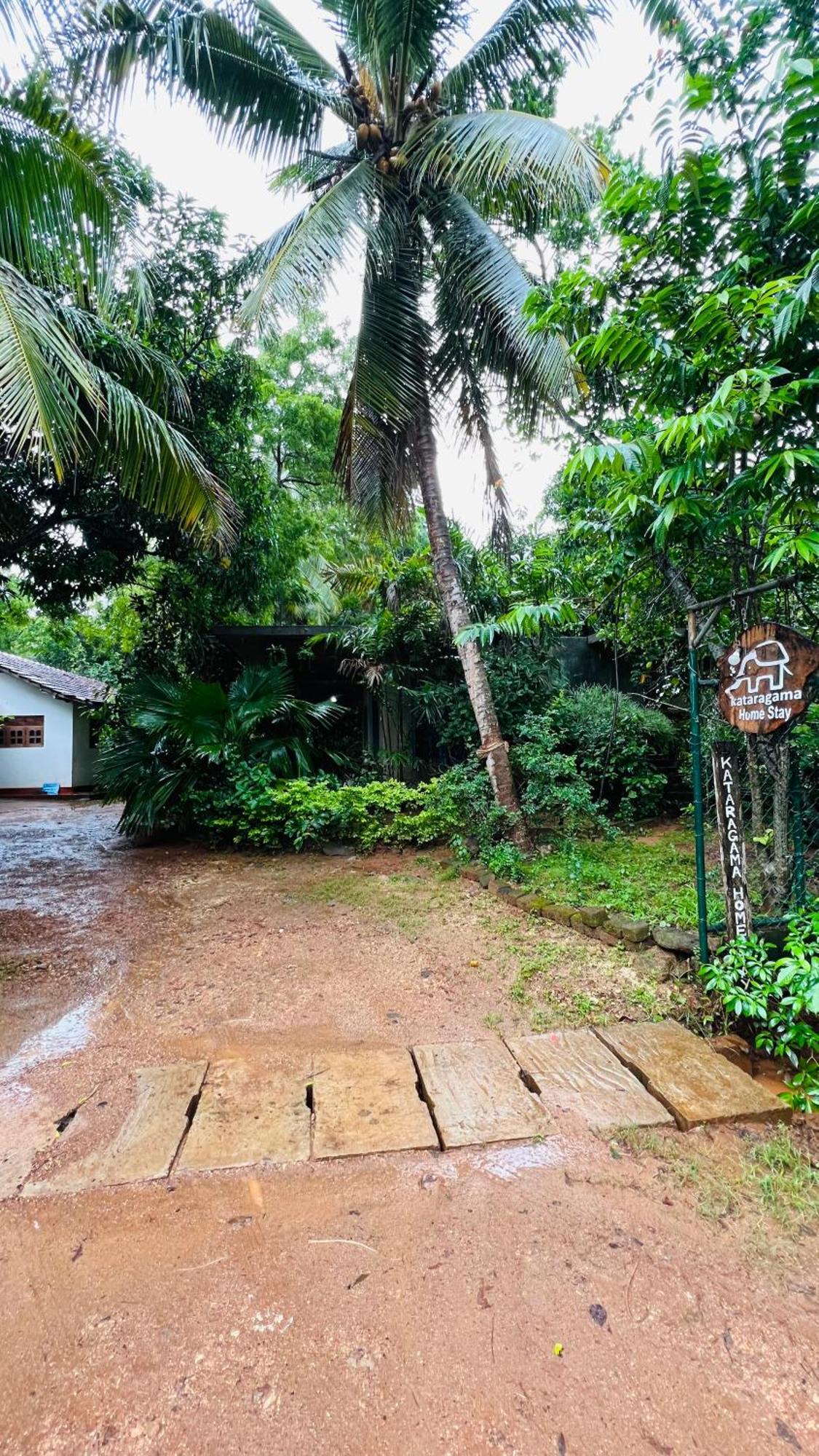 Kataragama Homestay Buitenkant foto