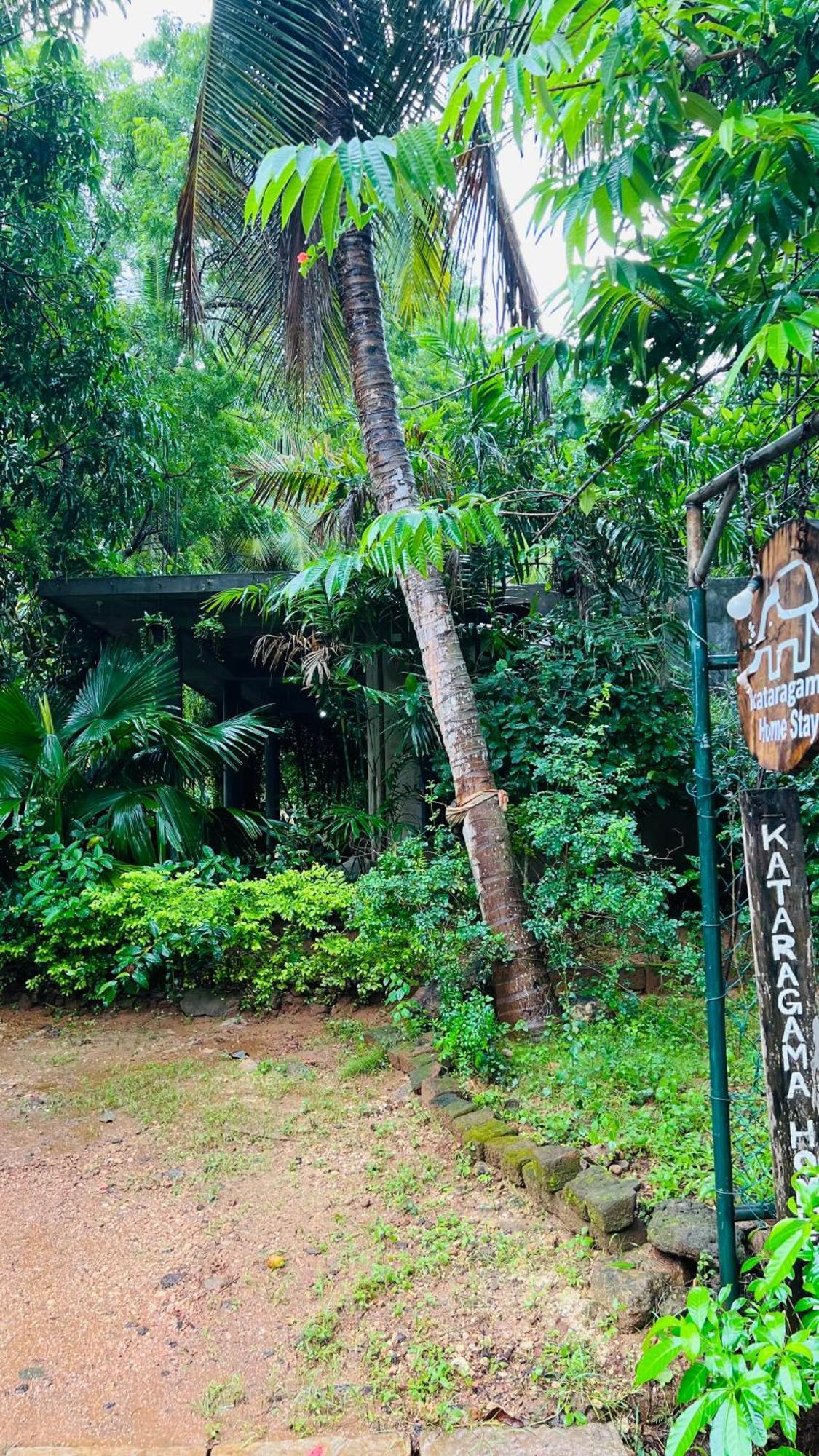 Kataragama Homestay Buitenkant foto